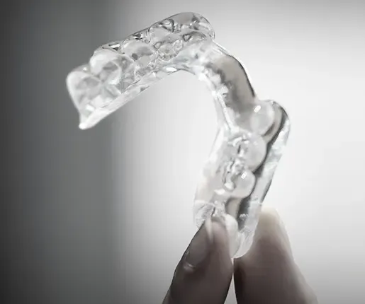 Zaciskanie zębów i zgrzytanie w nocy - jak rozpoznać bruksizm? | Alfa Dental - Stomatologia - Implanty